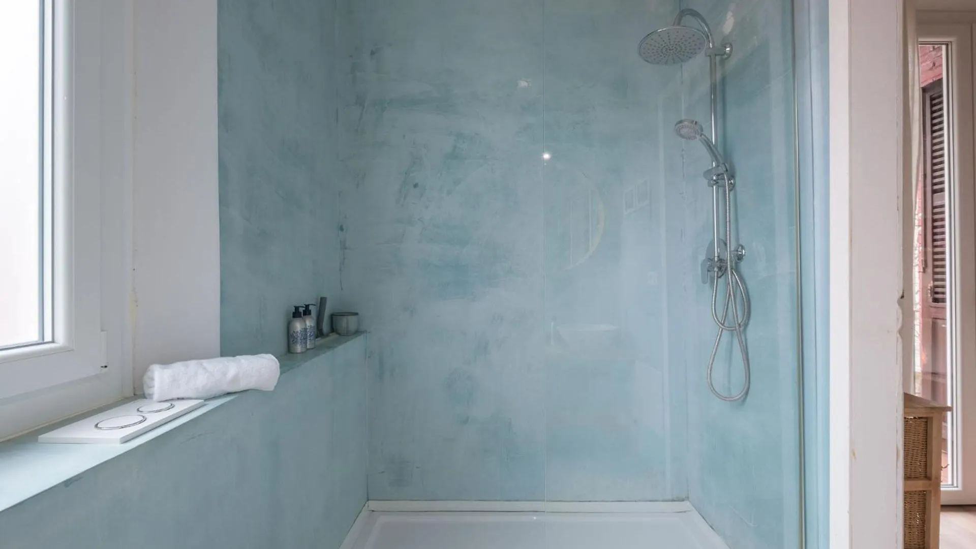 Elegance And Comfort In The Heart Of Bologna Italien